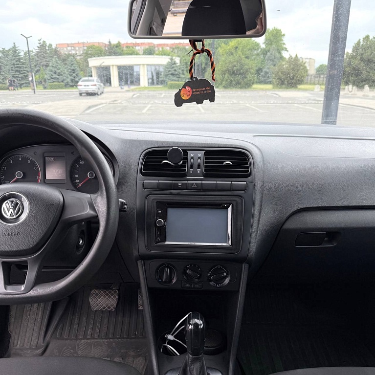 Volkswagen Polo V Вишневый