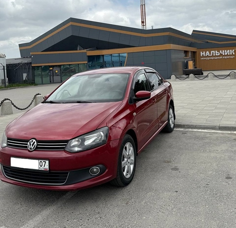 Volkswagen Polo V Вишневый